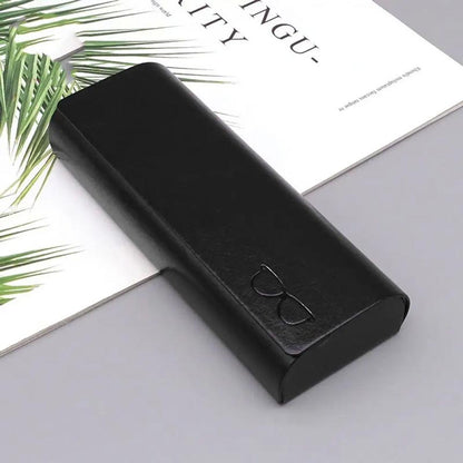 Minimalistisches Brillenetui aus Hartleder