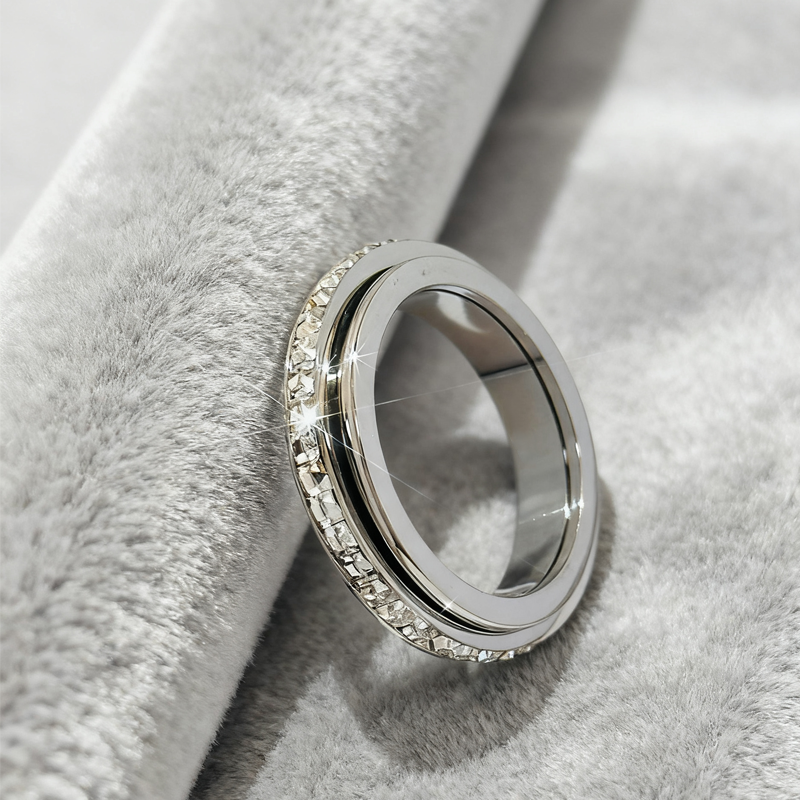 💖Black-Friday-Mega-Angebot – 50 % Rabatt!💖Drehbarer Spinner-Ring aus Titanstahl mit Zirkonia